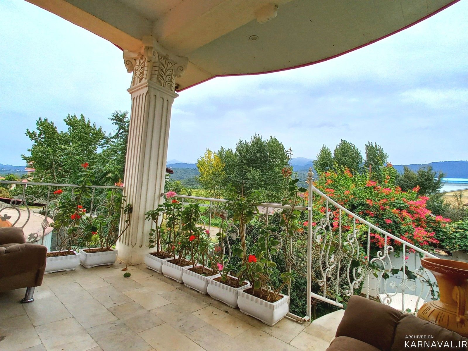 ویلای تک خواب نوساز با منظره‌ی کوهستان