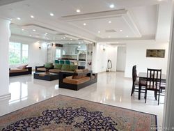 ویلای سه خوابه به همراه باغ زیبا و حوض در حیاط ویلای سه خوابه به همراه باغ زیبا و حوض در حیاط