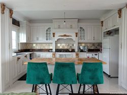 ویلای سه خوابه به همراه باغ زیبا و حوض در حیاط ویلای سه خوابه به همراه باغ زیبا و حوض در حیاط