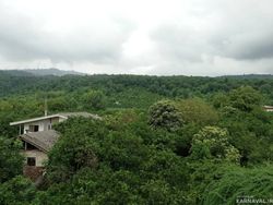 ویلای سه خوابه به همراه باغ زیبا و حوض در حیاط ویلای سه خوابه به همراه باغ زیبا و حوض در حیاط