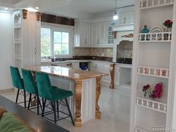 ویلای سه خوابه به همراه باغ زیبا و حوض در حیاط ویلای سه خوابه به همراه باغ زیبا و حوض در حیاط