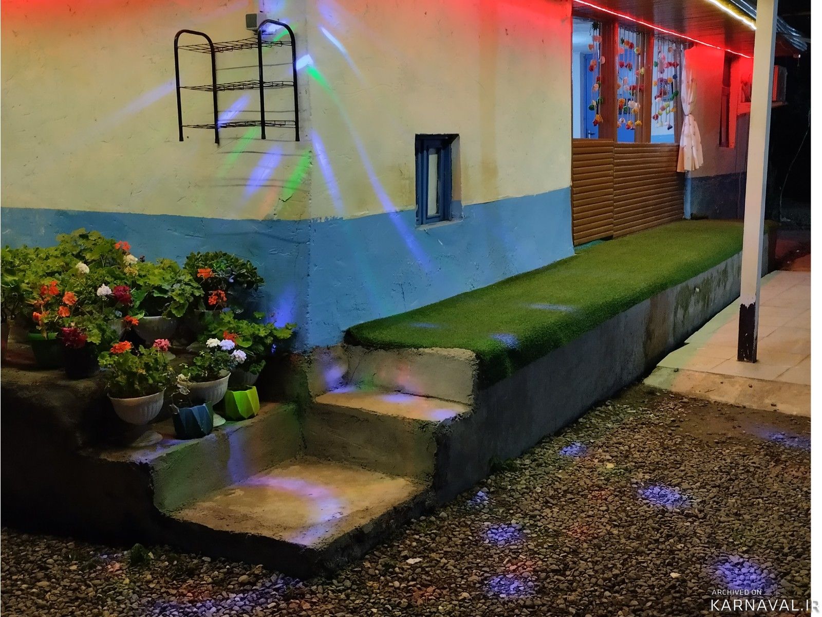 کلبه سنتی مرد کوچک کلبه سنتی مرد کوچک