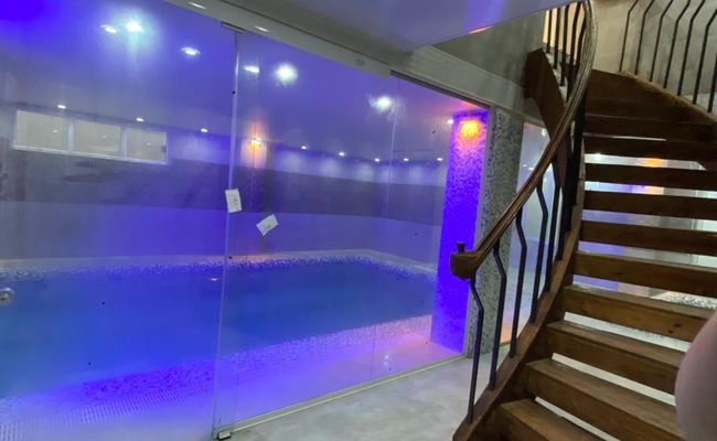 واحد ویلایی، دارای استخر روباز و سرپوشیده واحد ویلایی، دارای استخر روباز و سرپوشیده