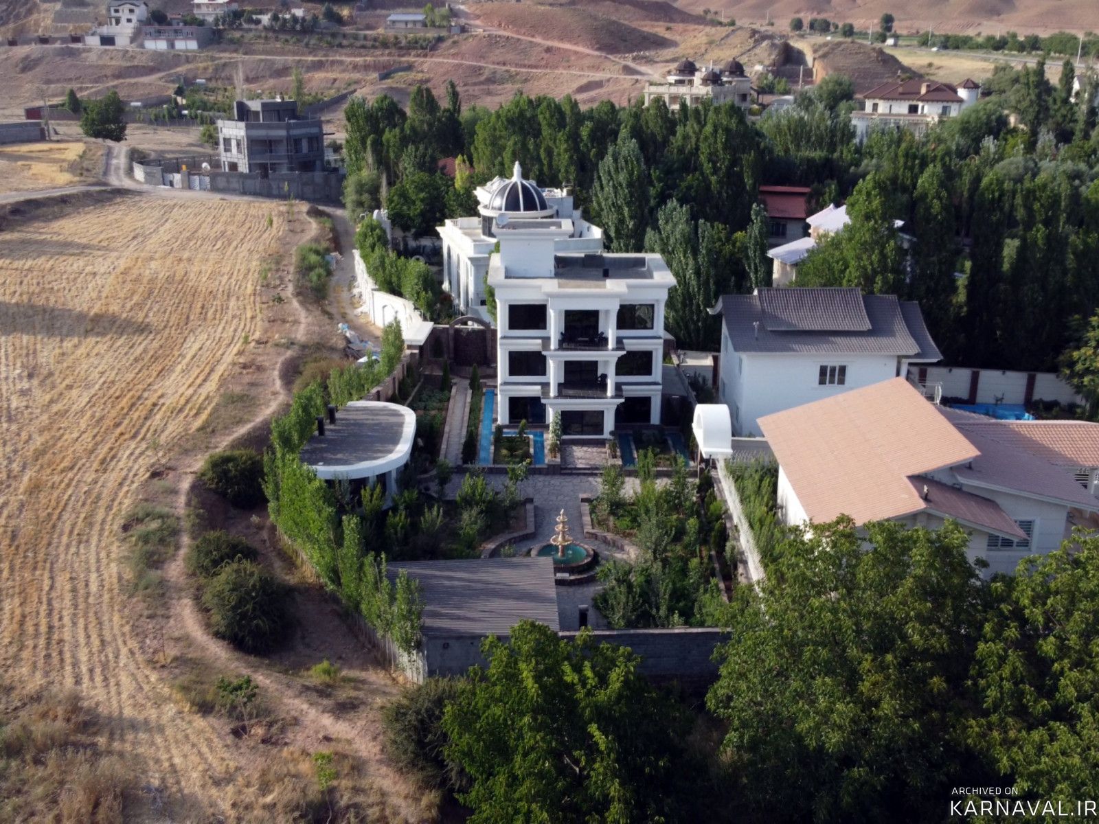 عمارت آنا دارای استخر و جکوزی آبگرم
