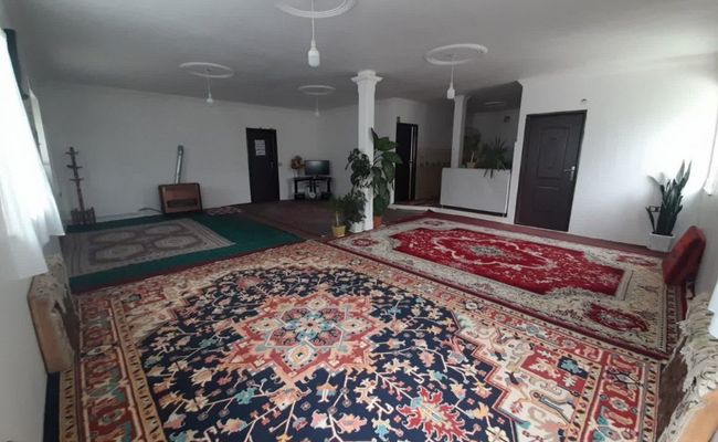 اقامتگاه آغ چشمه با محیط آرام و دلباز اقامتگاه آغ چشمه با محیط آرام و دلباز