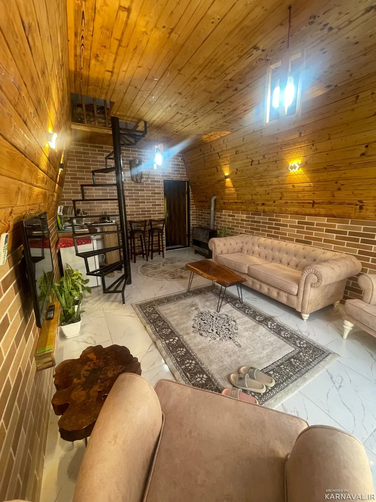 کلبه سوئیسی اسپرلوس با جکوزی شهسوار