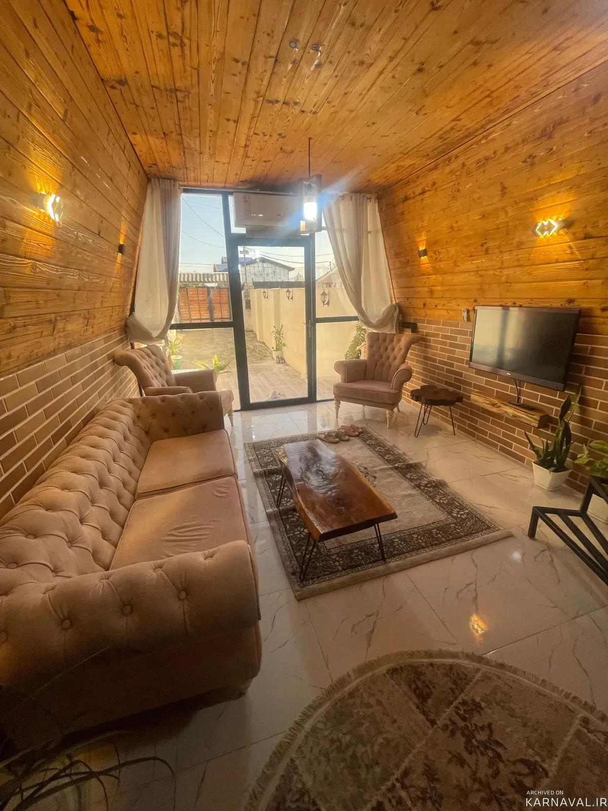 کلبه سوئیسی اسپرلوس با جکوزی شهسوار