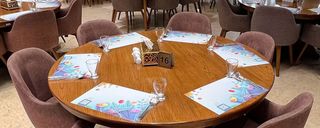 رستوران بین المللی تهران صد و سی و سه رستوران بین المللی تهران صد و سی و سه