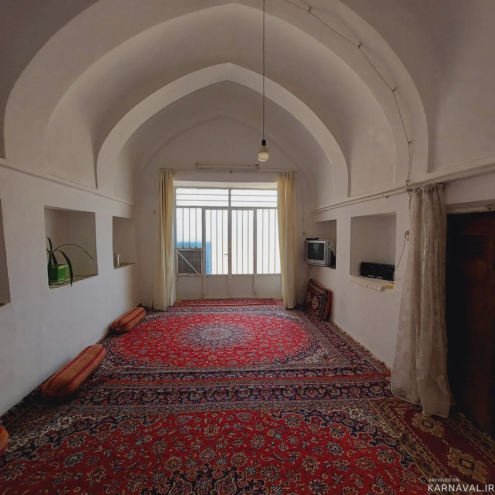 سوییت  شمس العماره (اتاق سی طاقچه) اردستان