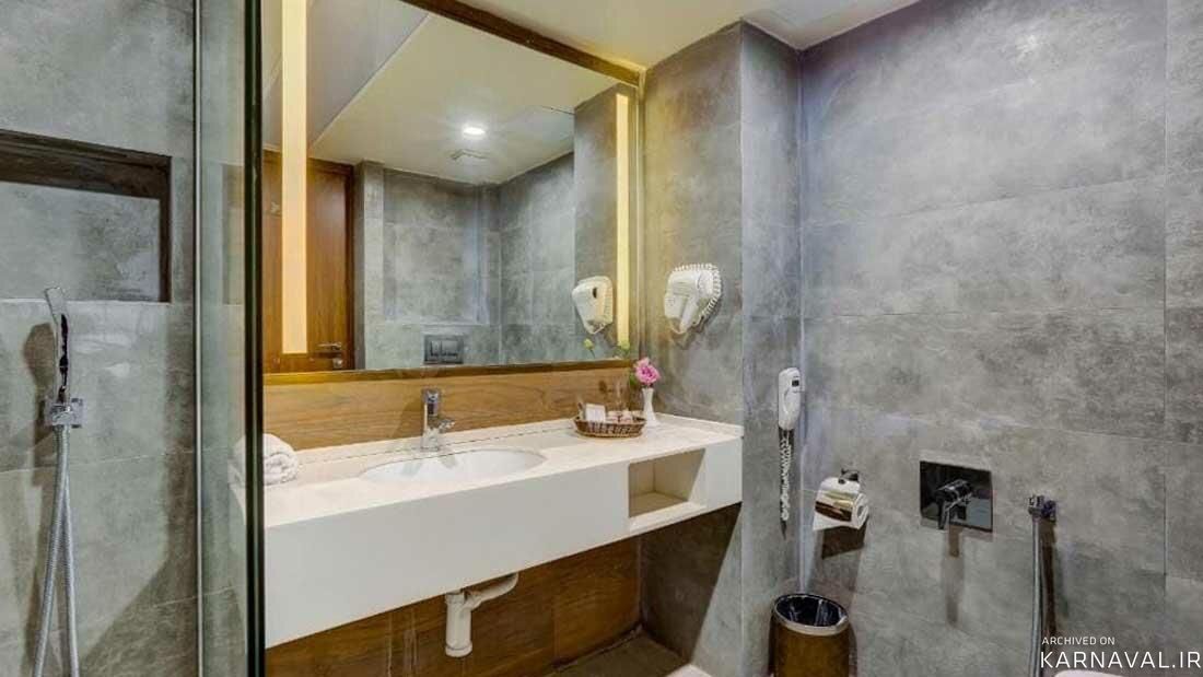 هتل سفید کنار بندر انزلی هتل سفید کنار بندر انزلی
