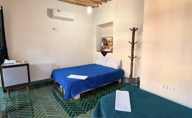 اقامتگاه بومگردی عمارت هفت رنگ (چپر خونه) شیراز اقامتگاه بومگردی عمارت هفت رنگ (چپر خونه) شیراز