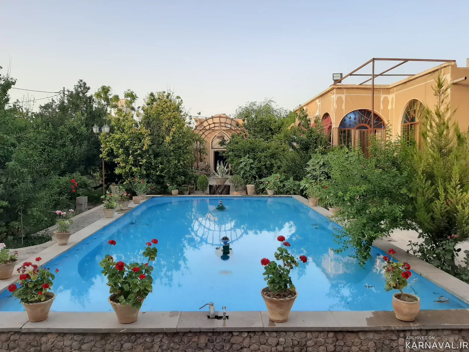 اقامتگاه بوم‌گردی سرای جهانگرد (دو تخته همکف) با صبحانه رایگان مهریز