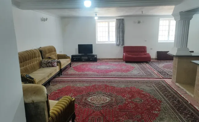 ویلا سعیدی با فوتبال دستی رینه ویلا سعیدی با فوتبال دستی رینه
