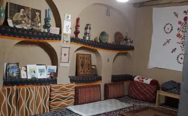 اقامتگاه بومگردی توران گشت (اتاق کرسی) میامی اقامتگاه بومگردی توران گشت (اتاق کرسی) میامی