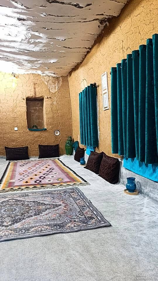 "اتاق 3" اقامتگاه بومگردی رادین