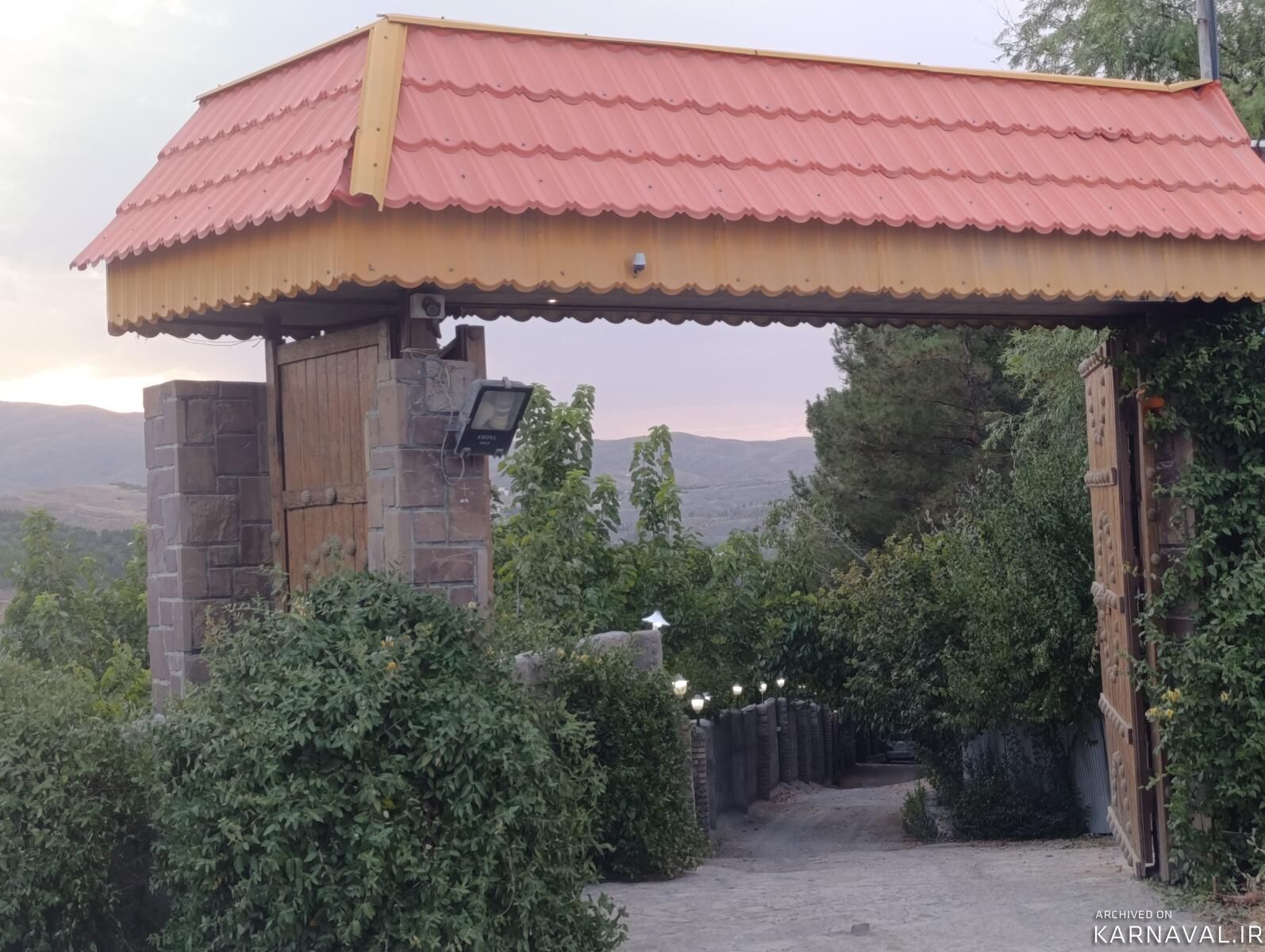 باغ ویلا چشم انداز بهشت طرقبه