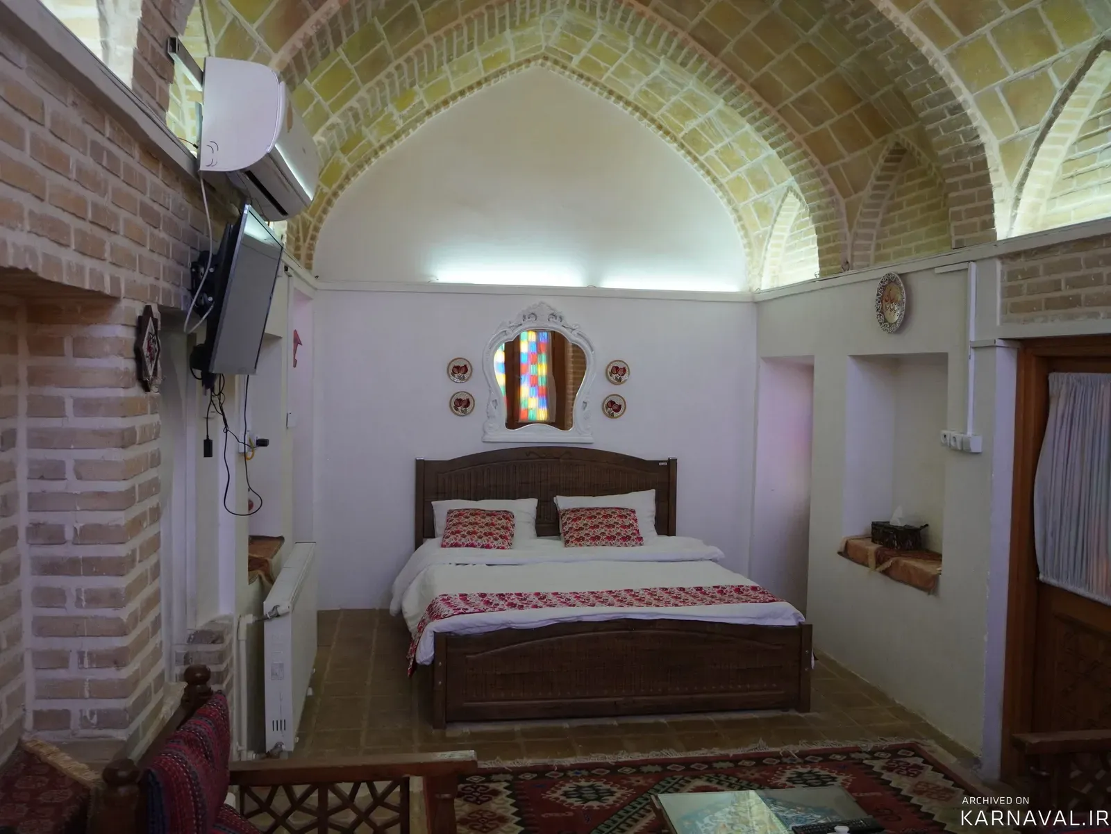 هتل سنتی حاکم (گلنار) با صبحانه رایگان  ساوه