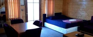 کلبه سوئیسی چیکا (بلوط) رشت کلبه سوئیسی چیکا (بلوط) رشت