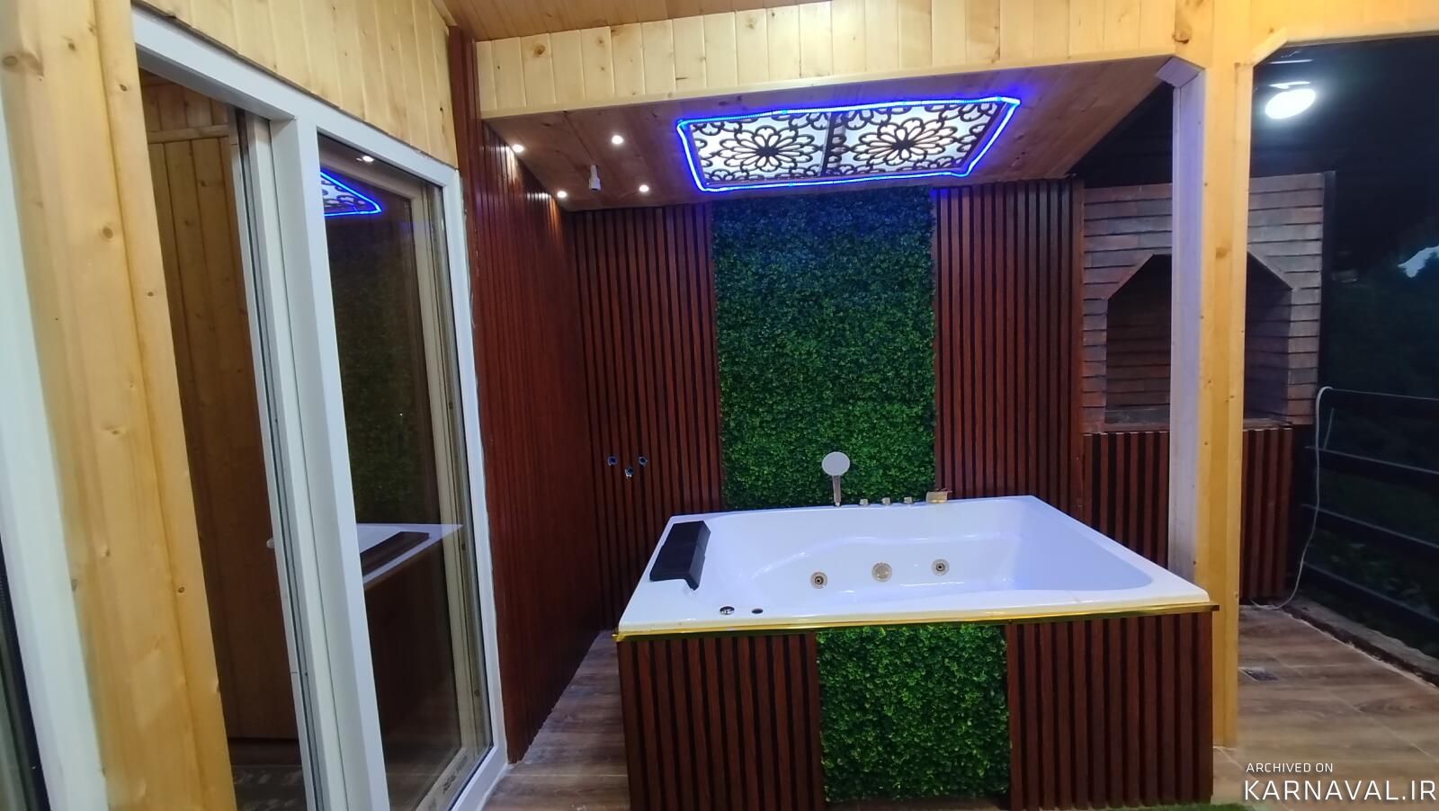 کلبه چوبی ماه سرا