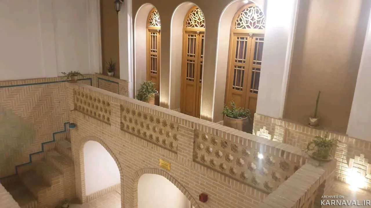 هتل سنتی سرای دلنواز (اتاق شاه نشین) کاشان