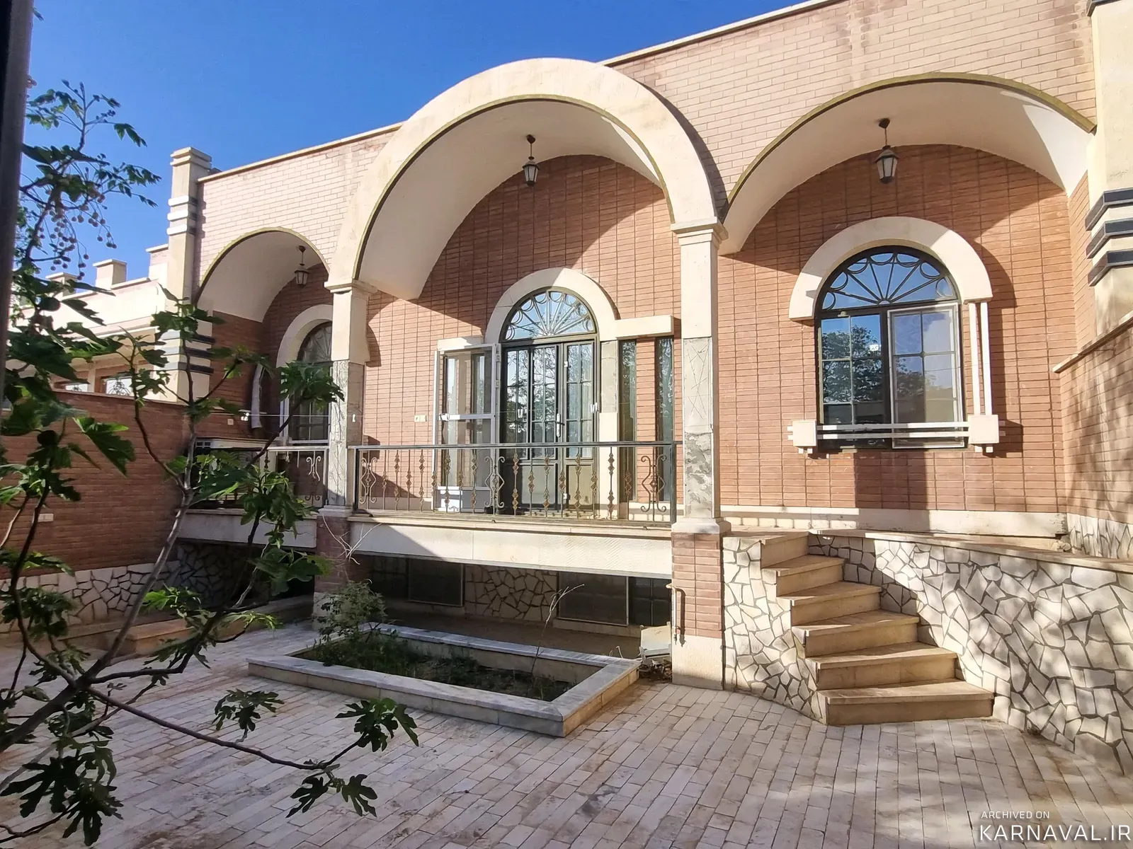 ویلا عمارت خورشید حسین آباد  کاشان