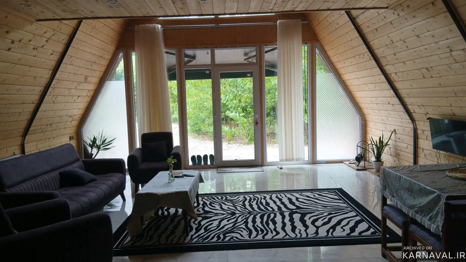 کلبه سوئیسی صنوبر نمک آبرود