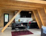 کلبه سوئیسی نوستالژی با جکوزی لفور کلبه سوئیسی نوستالژی با جکوزی لفور